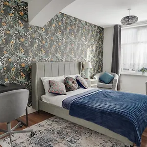  Homestay Place To In Longbridge